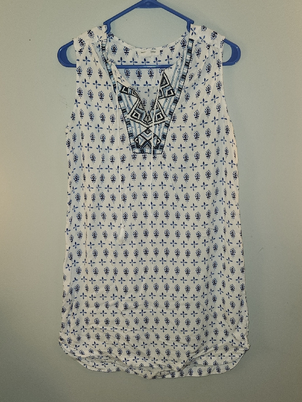 BeachLunchLounge Blue and White 100% Vicose Sz Med